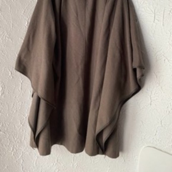 Elegant Britta Modell Wool Cape Coat in Mocha - One Size - Picture 5 of 5